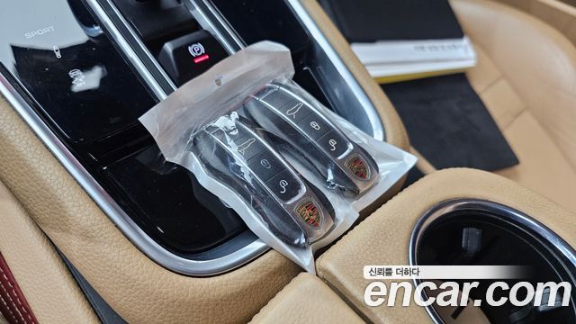 Porsche Panamera 2018 — photo 35