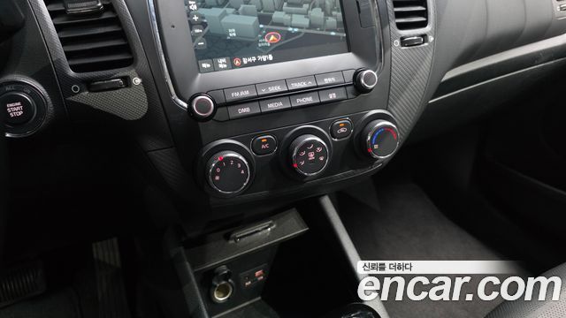 Kia K3 2018 — photo 23