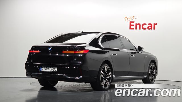 BMW 7-Series 2023 — photo 2