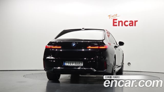 BMW 7-Series 2023 — photo 4