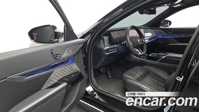 BMW 7-Series 2023 — photo 13