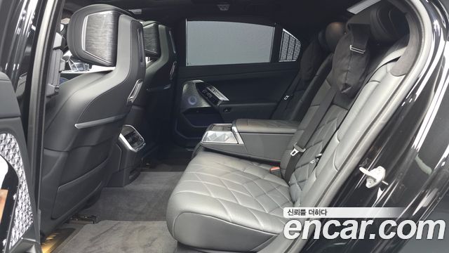 BMW 7-Series 2023 — photo 18