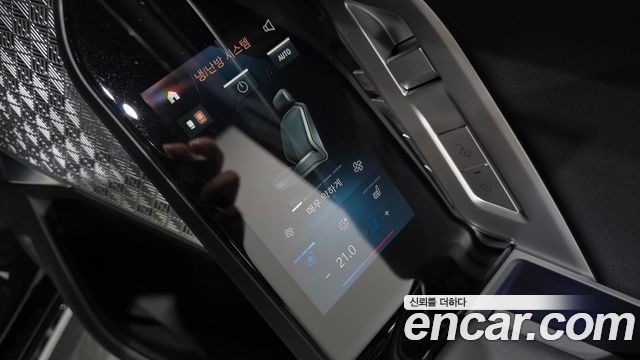 BMW 7-Series 2023 — photo 25