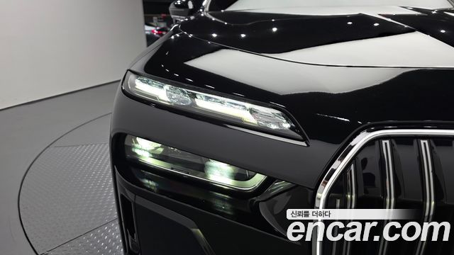 BMW 7-Series 2023 — photo 8