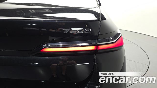 BMW 7-Series 2023 — photo 9