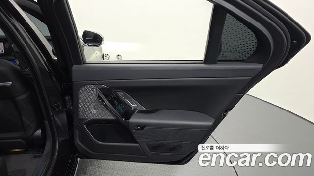 BMW 7-Series 2023 — photo 15
