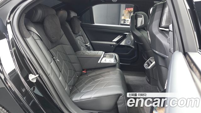 BMW 7-Series 2023 — photo 16