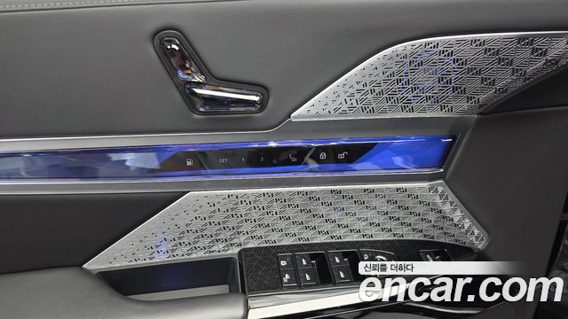 BMW 7-Series 2023 — photo 32