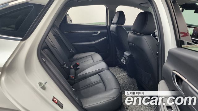 Hyundai Sonata 2022 — photo 17