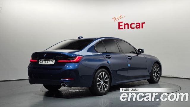 BMW 3-Series 2023 — photo 2