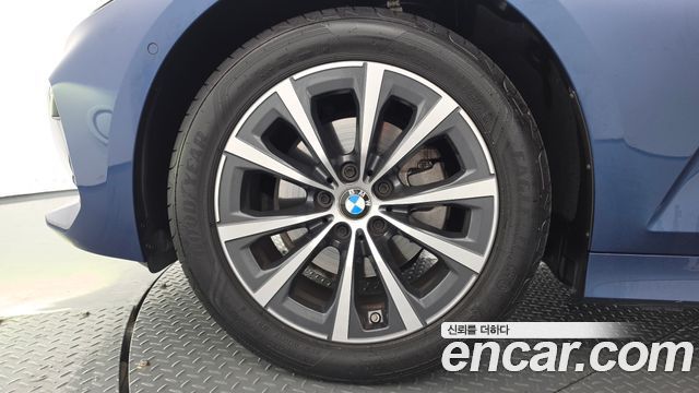 BMW 3-Series 2023 — photo 5