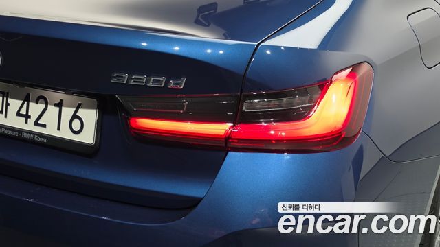 BMW 3-Series 2023 — photo 9