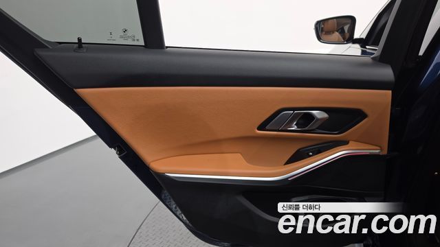 BMW 3-Series 2023 — photo 15