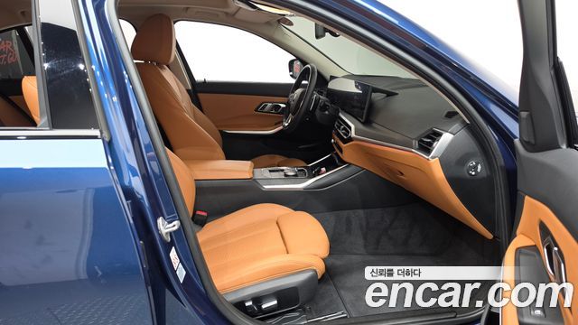 BMW 3-Series 2023 — photo 16