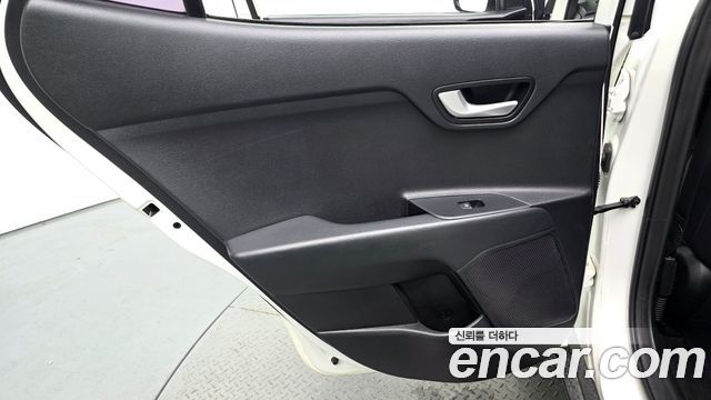 Kia Stonic 2018 — photo 15