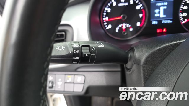 Kia Stonic 2018 — photo 28