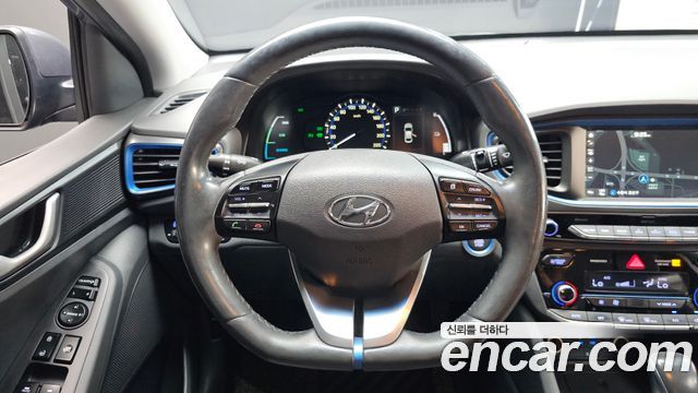 Hyundai Ioniq 2016 — photo 18