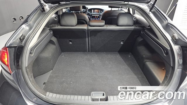 Hyundai Ioniq 2016 — photo 26