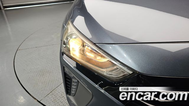 Hyundai Ioniq 2016 — photo 8
