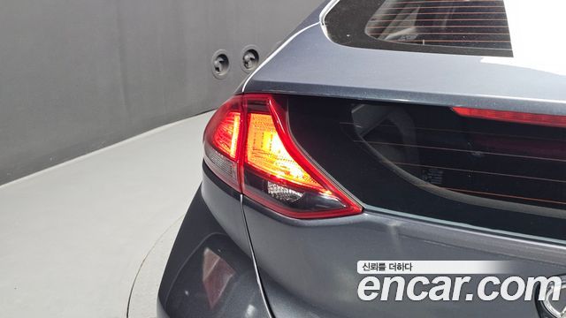 Hyundai Ioniq 2016 — photo 9