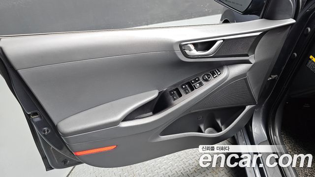 Hyundai Ioniq 2016 — photo 14