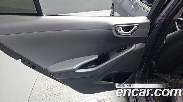 Hyundai Ioniq 2016 — photo 15