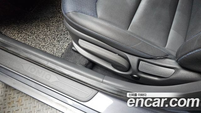Hyundai Ioniq 2016 — photo 29