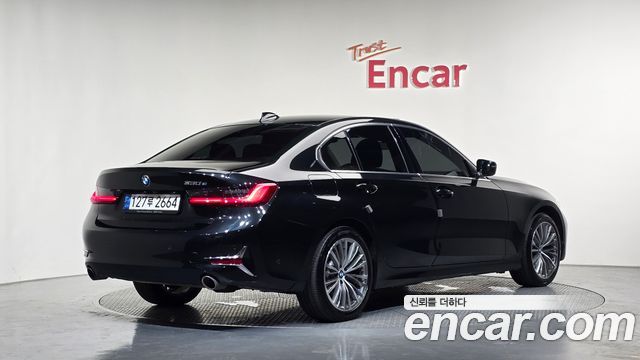 BMW 3-Series 2021 — photo 2