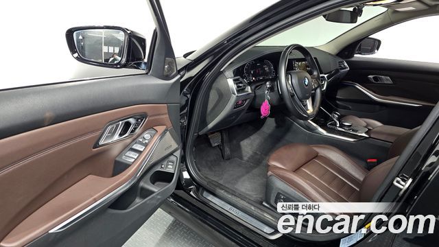 BMW 3-Series 2021 — photo 13