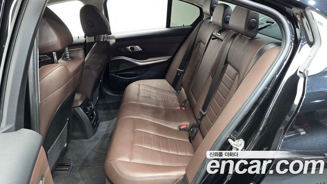 BMW 3-Series 2021 — photo 17