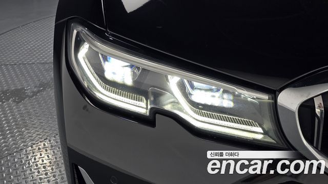 BMW 3-Series 2021 — photo 8