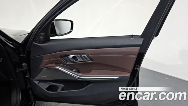 BMW 3-Series 2021 — photo 14