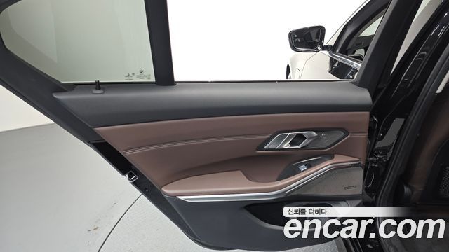 BMW 3-Series 2021 — photo 15