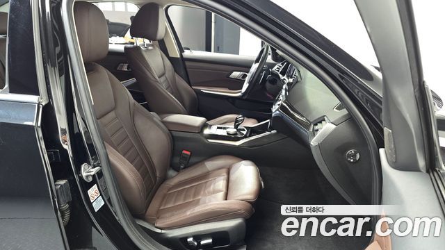 BMW 3-Series 2021 — photo 16