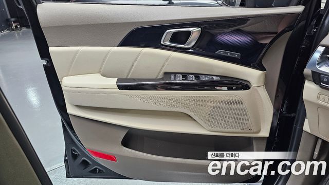 Kia Canival 2021 — photo 14