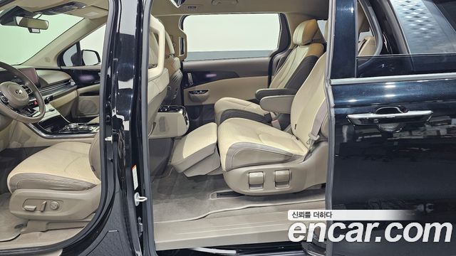 Kia Canival 2021 — photo 16