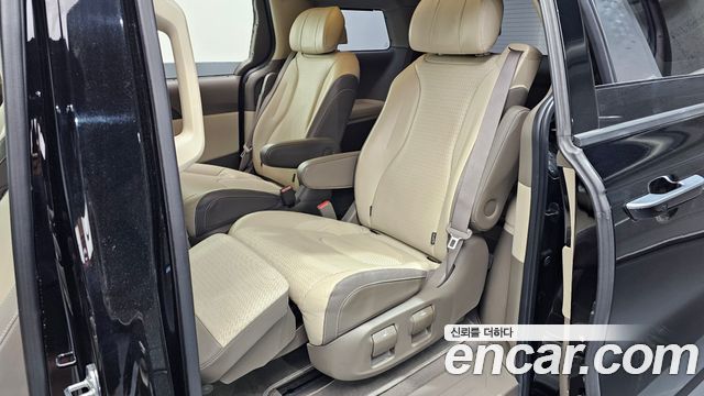 Kia Canival 2021 — photo 32