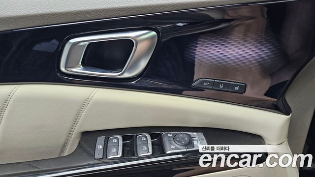 Kia Canival 2021 — photo 33