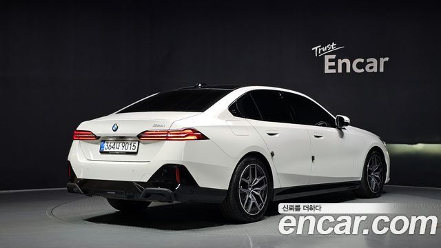 BMW 5-Series 2026 — photo 2