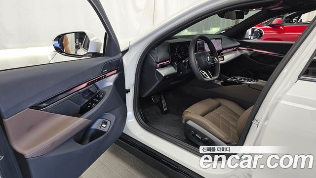 BMW 5-Series 2026 — photo 13