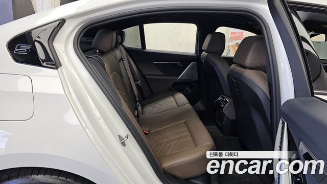BMW 5-Series 2026 — photo 18