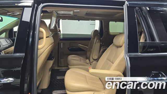 Kia Canival 2018 — photo 17