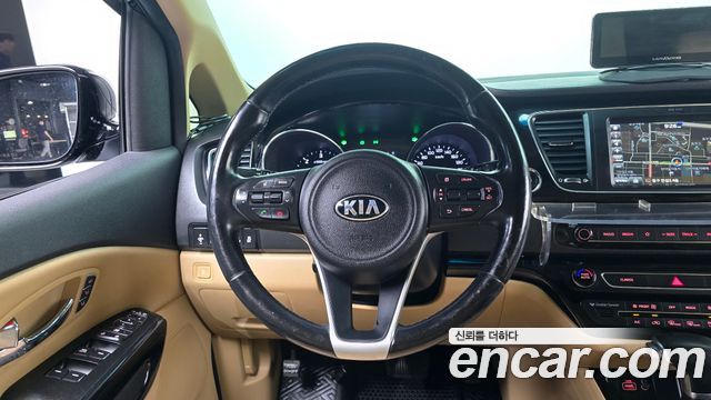 Kia Canival 2018 — photo 18