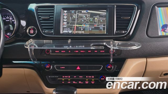 Kia Canival 2018 — photo 22