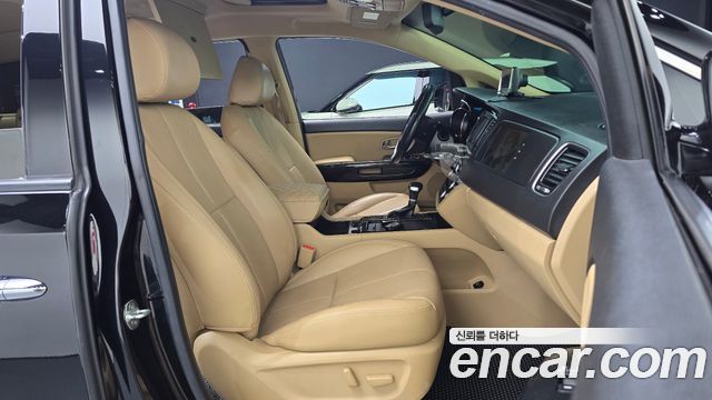 Kia Canival 2018 — photo 16