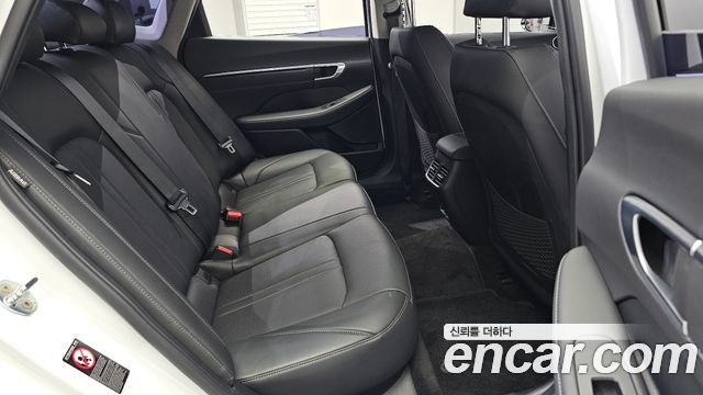 Hyundai Sonata 2022 — photo 17