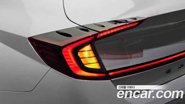 Hyundai Sonata 2022 — photo 9