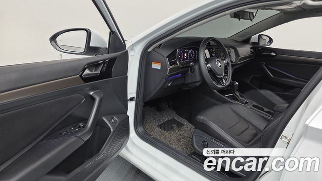 Volkswagen Jetta 2021 — photo 13