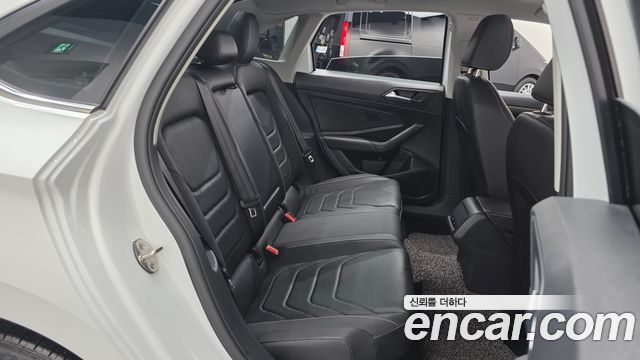 Volkswagen Jetta 2021 — photo 17