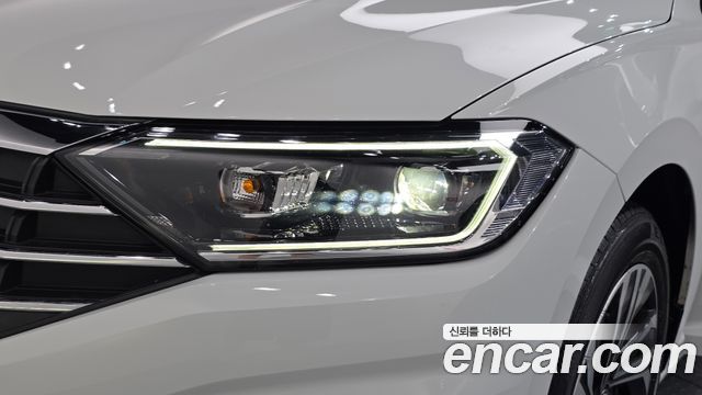 Volkswagen Jetta 2021 — photo 8